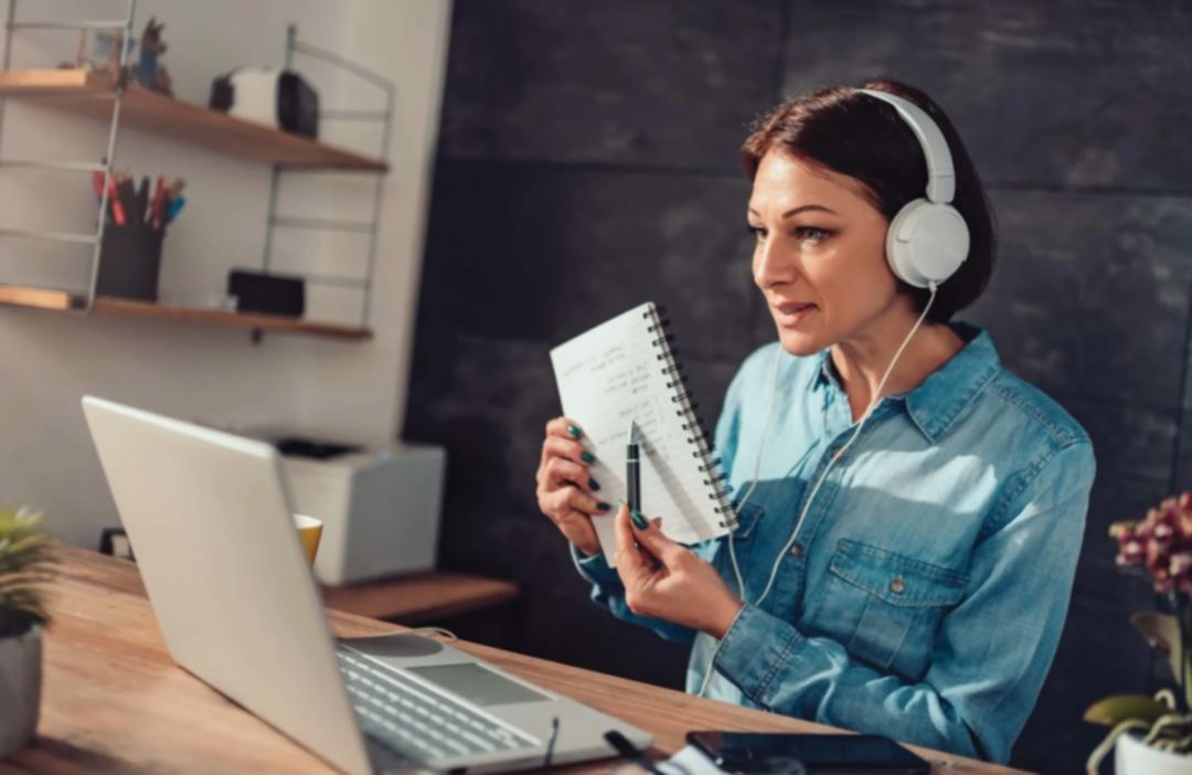 Workshop-Szenario mit aktiver Teilnahme und praktischen Übungen